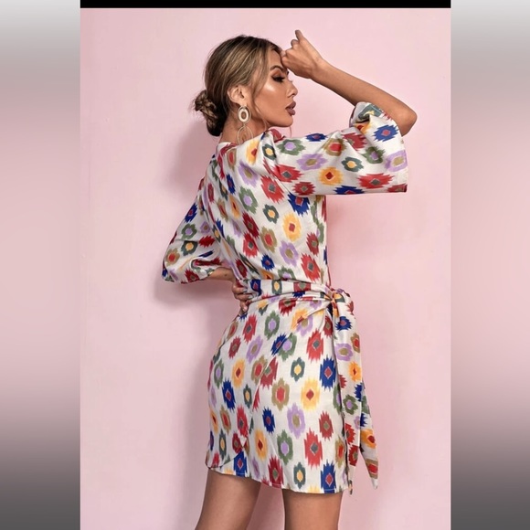 Floral print wrap dress - Picture 3 of 6